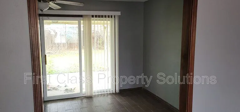 661 NW 16th St — Photo 26