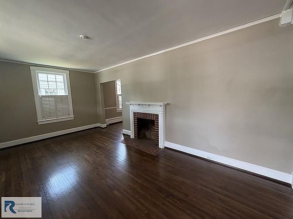 5th image of 304 College Ave