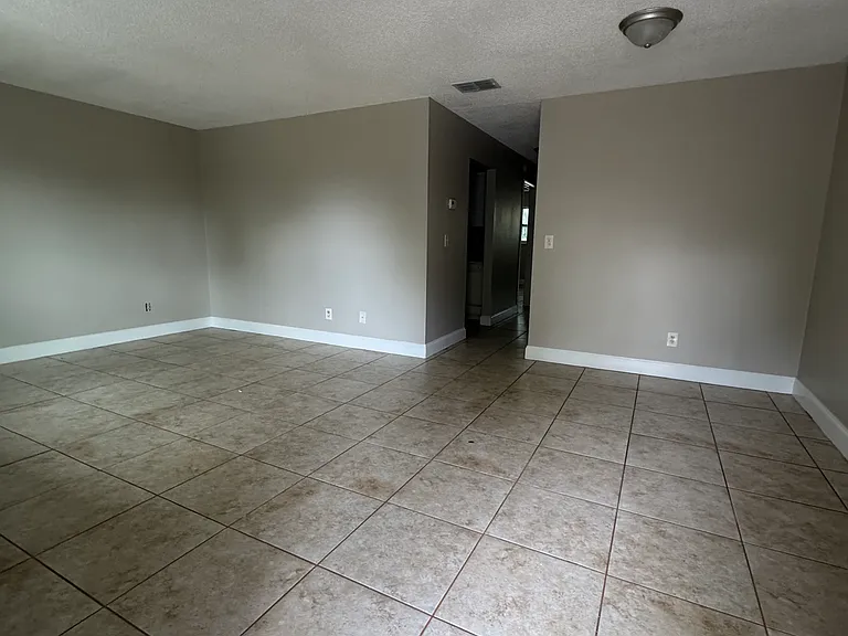 2421 Granada Ave #6 — Photo 2