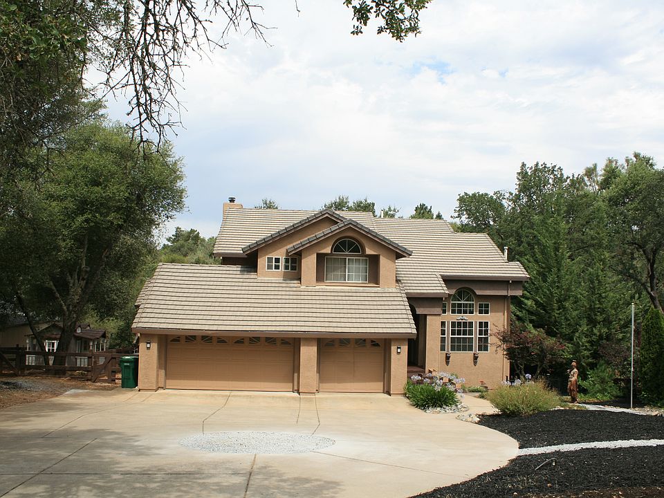 1st image of 3049 Royal Dr