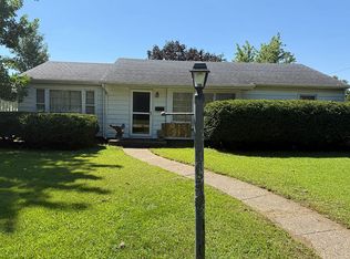 1517 Fairway Dr, Clinton, IA 52732