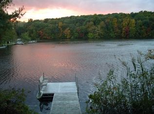 305 E Quasset Rd, Woodstock, CT 06281