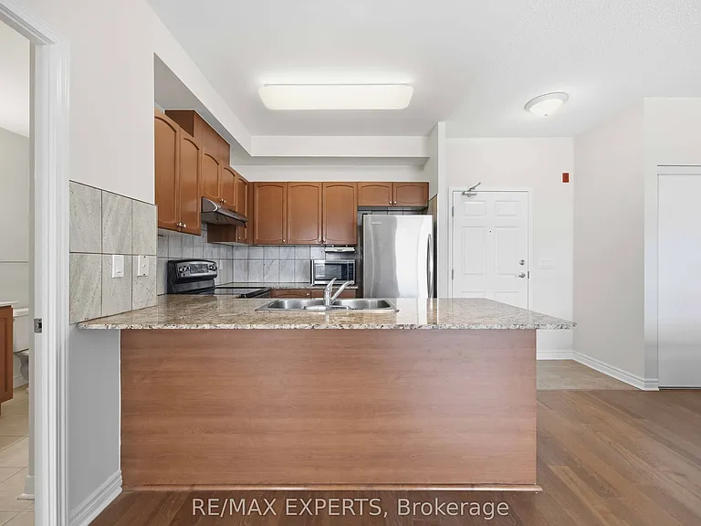 15450 Yonge St S #207 — Photo 14