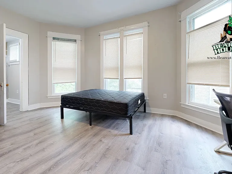 93 Chestnut St #11 — Photo 2