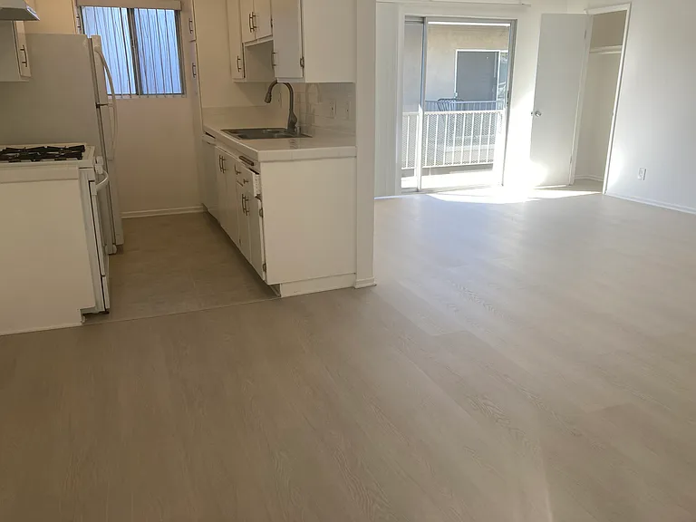 1415 Brockton Ave — Photo 11