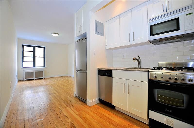 1st image of 312-320 W 23rd St #4E