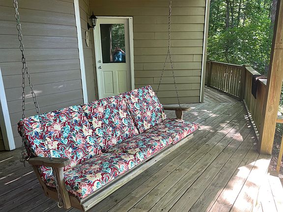 Private entrance & deck swing