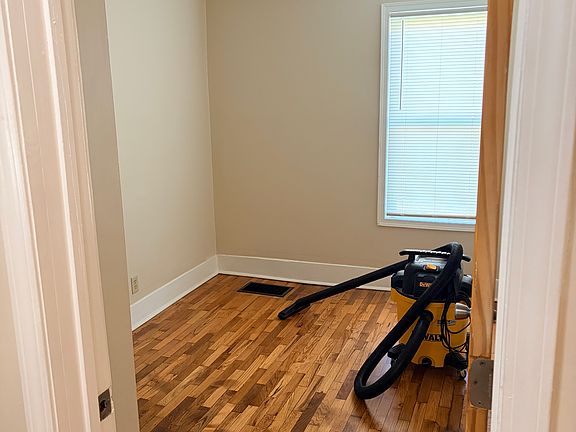 5th image of 1010 N Champaign St