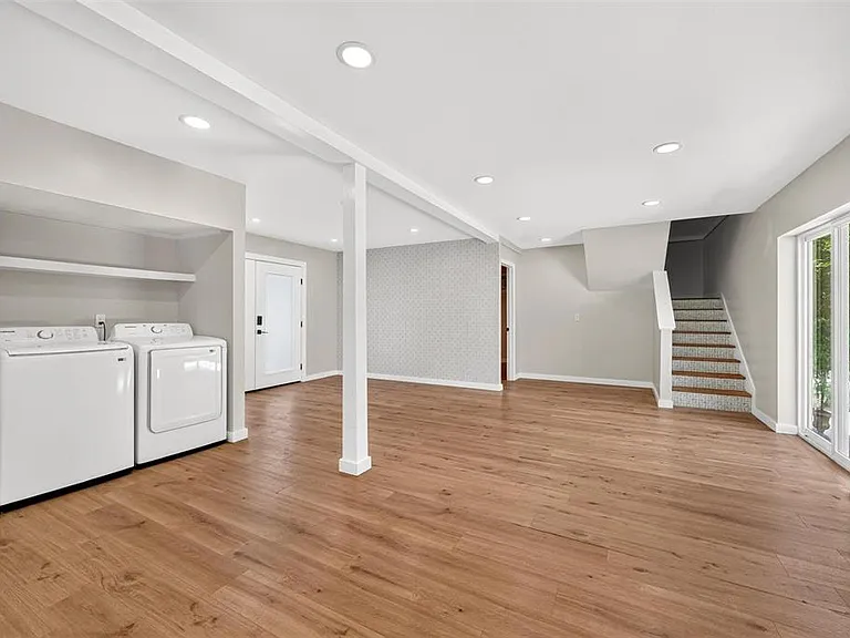1099 Grove Ave — Photo 11