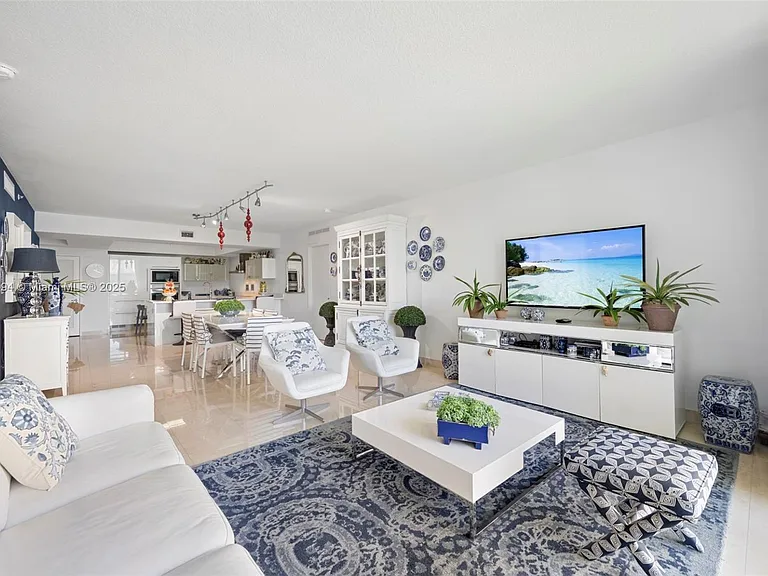 150 Sunny Isles Blvd #Townhouse 301 — Photo 3