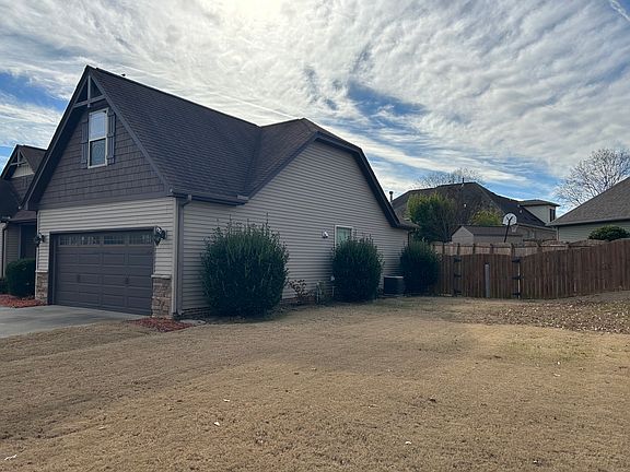 4th image of 19 Dunsborough Dr