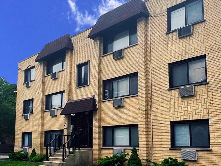1619 E Thacker St #204 — Photo 1