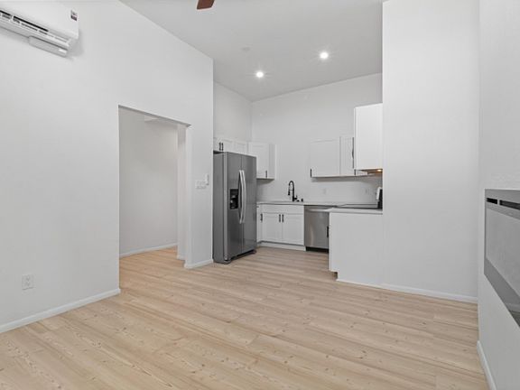 5th image of 608 Pinon Dr #B