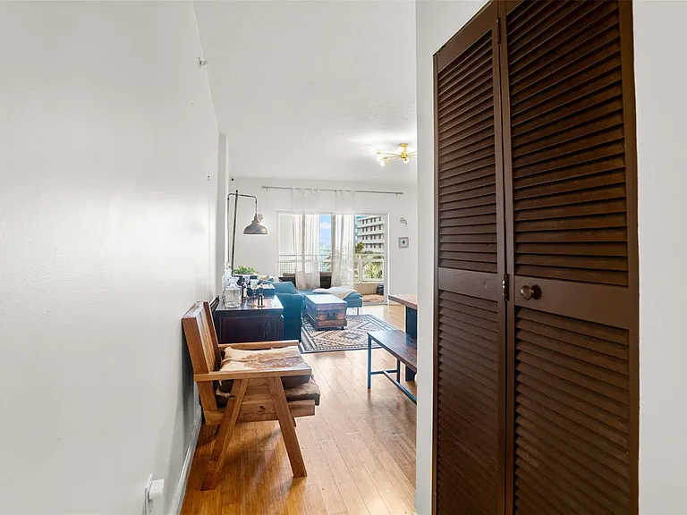 471 NE 25th St #503 — Photo 8
