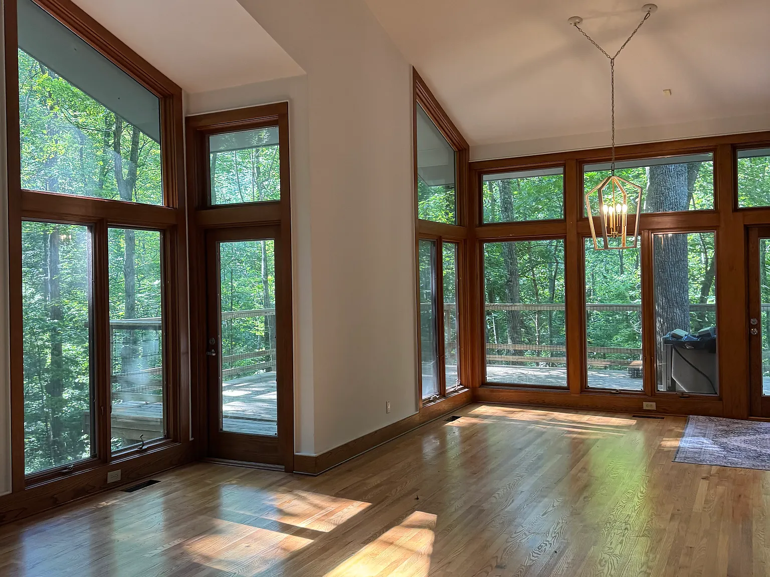 2 bed, 2.5 bath, 2500 sqft, $2,500 — Photo 4