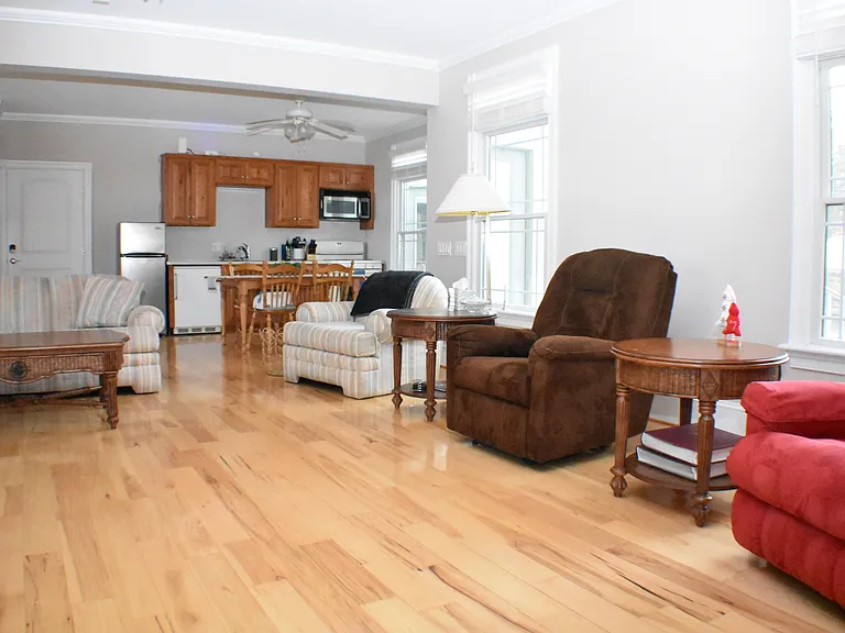 2473 Canterbury Rd — Photo 2