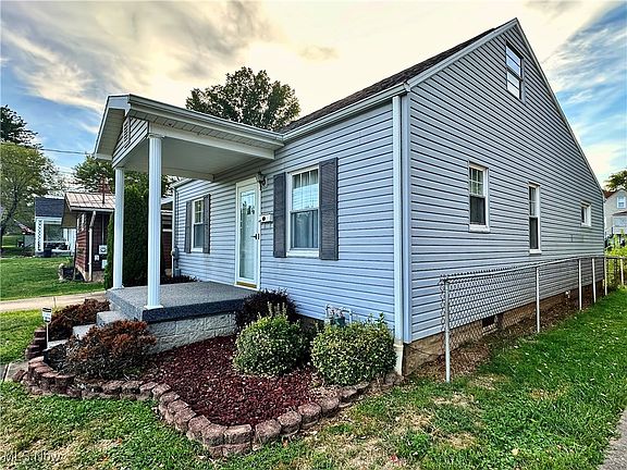 3rd image of 2321 Cypress St