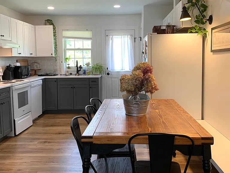 160 Bronson St — Photo 13
