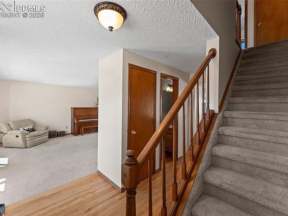 3rd image of 925 Wuthering Heights Dr