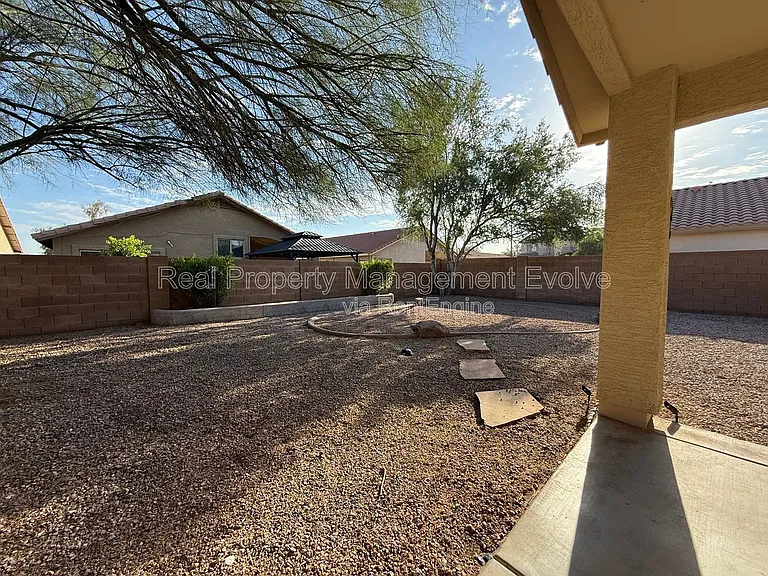 1516 E Bowker St — Photo 26