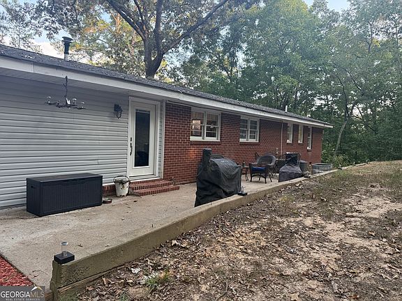 3rd image of 428 Blackberry Ln