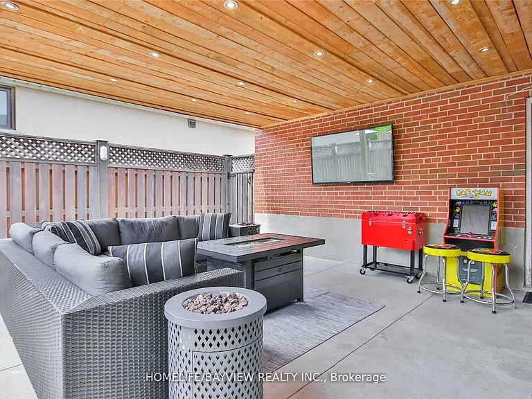 72 Keegan Cres — Photo 4