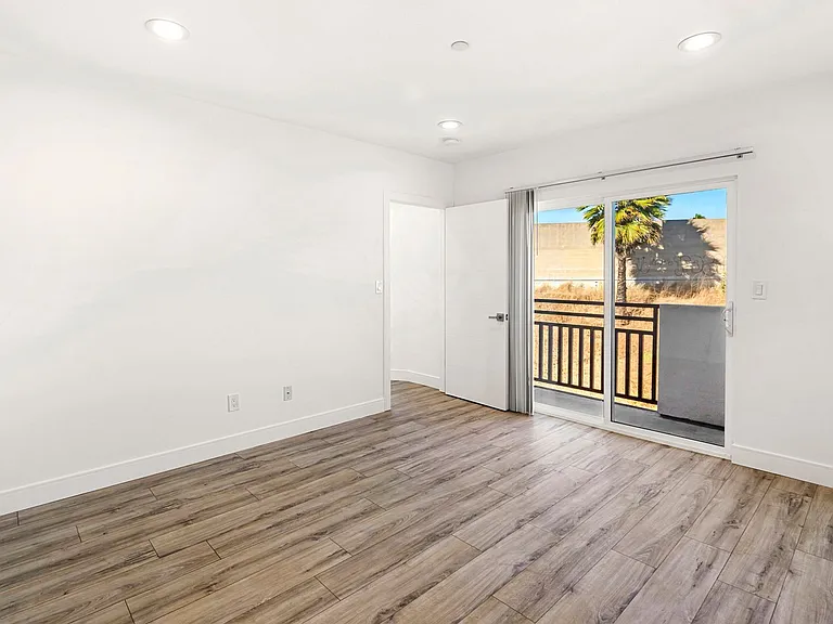 2414 S West View St — Photo 37