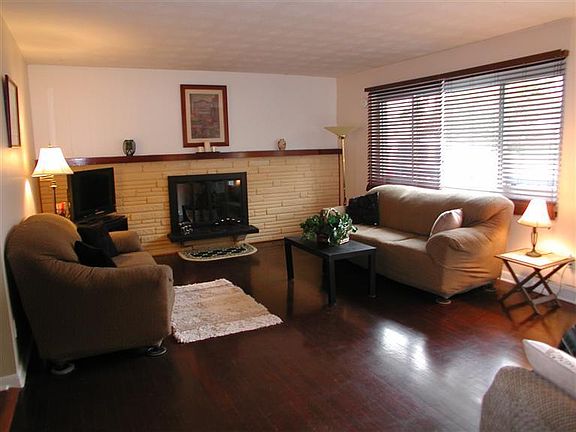 2nd image of 627 Carthage Dr