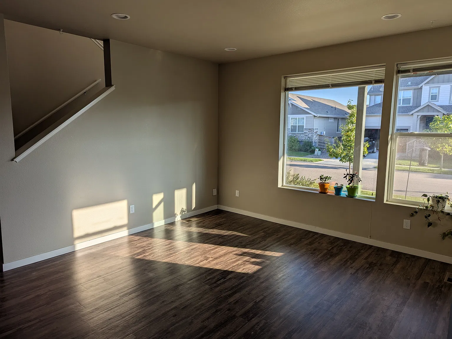 3 bed, 2.5 bath, 2600 sqft, $2,600 — Photo 3