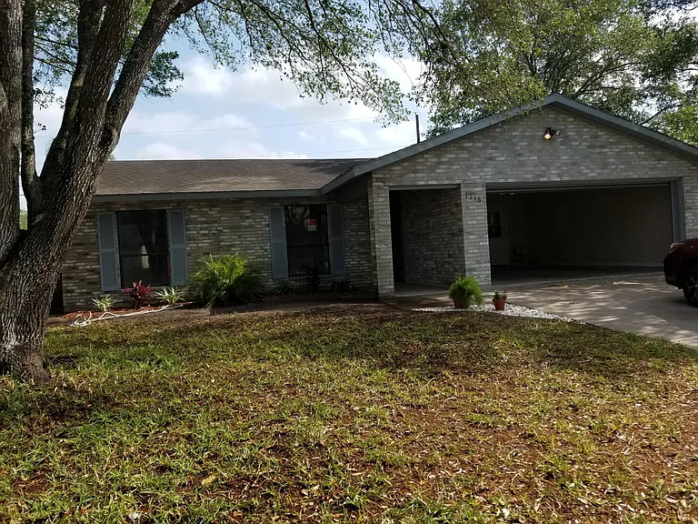 1116 Las Palmas Cir — Photo 1