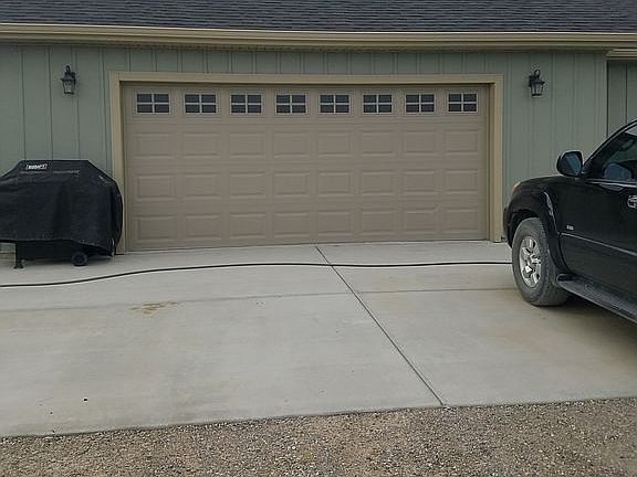 2 car garage with automatic door