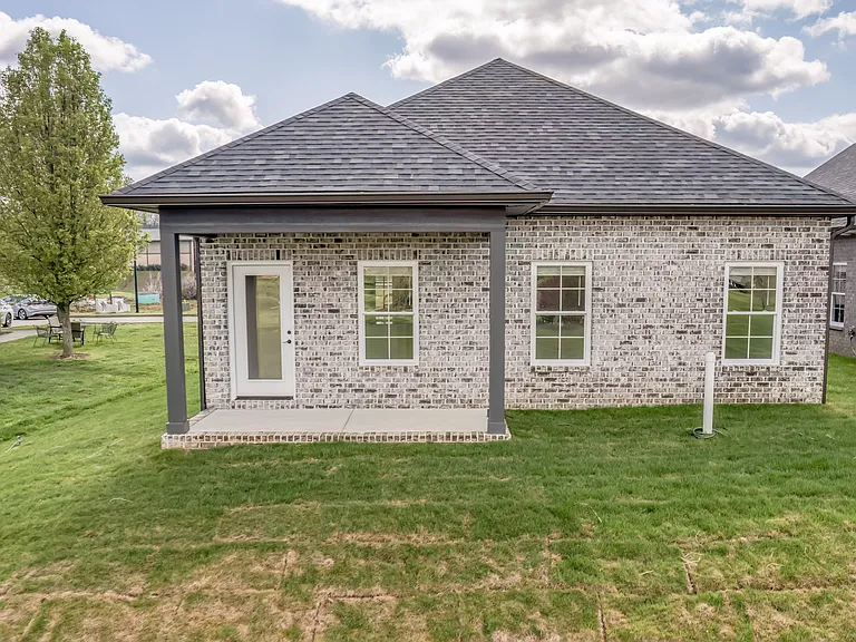 221 Monroe Dr — Photo 38