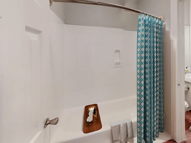 The Oceanfront Galveston Apartments — Photo 15