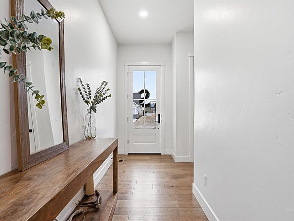 3rd image of 262 W Moray St