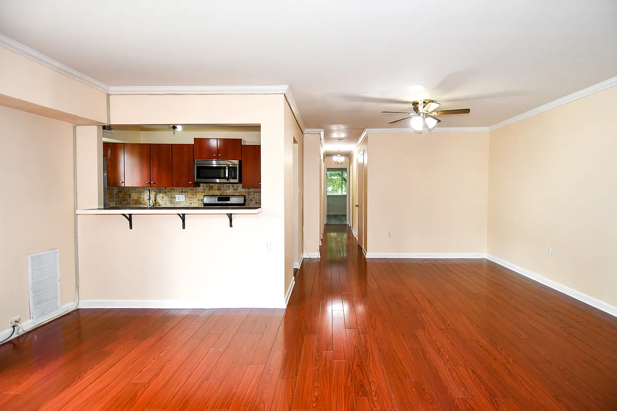 Building Photo - 11376 Cherry Hill Rd #201