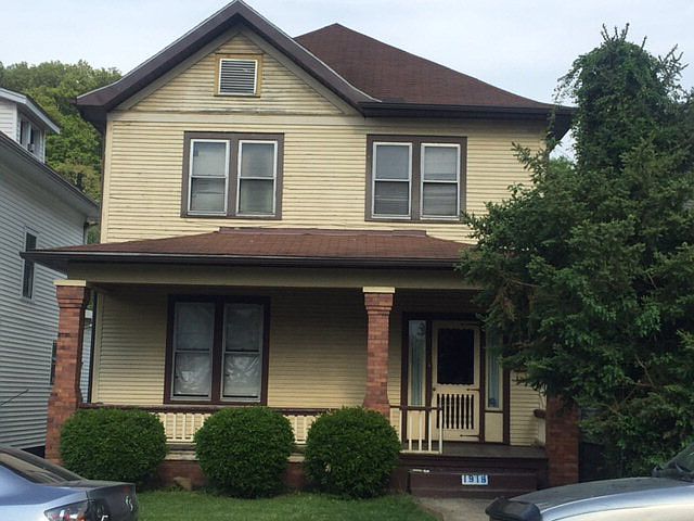 1st image of 1918 Summit St