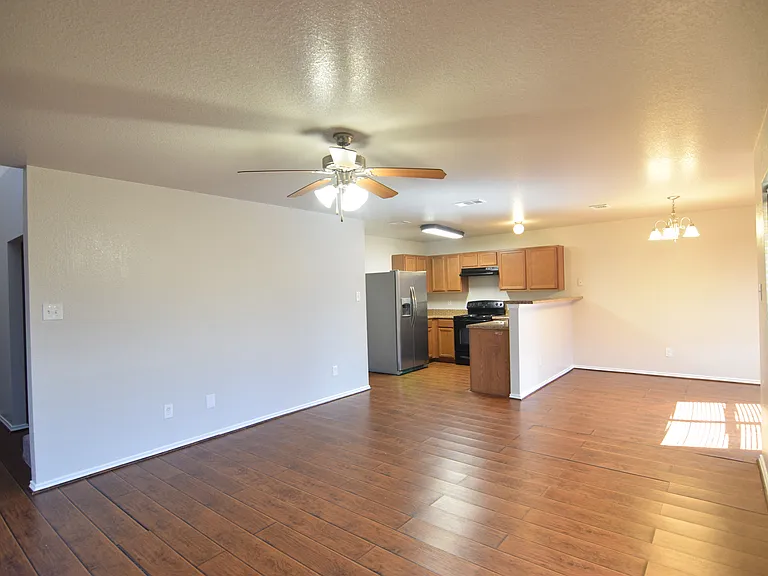 3302 Regency Ct — Photo 6