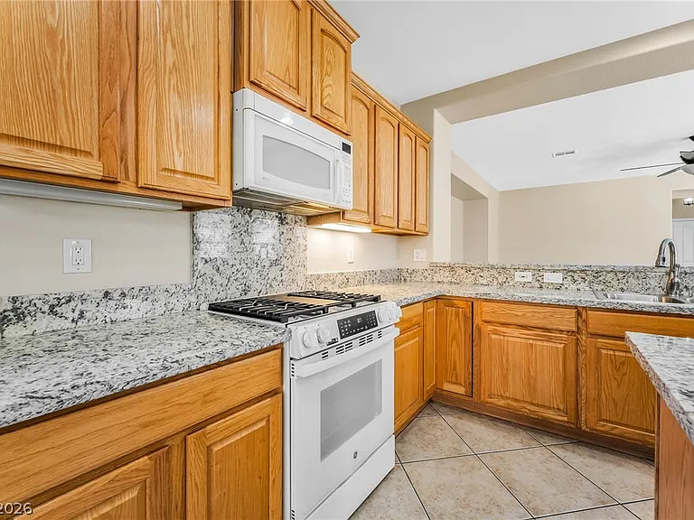 2155 Spurs Ct — Photo 8