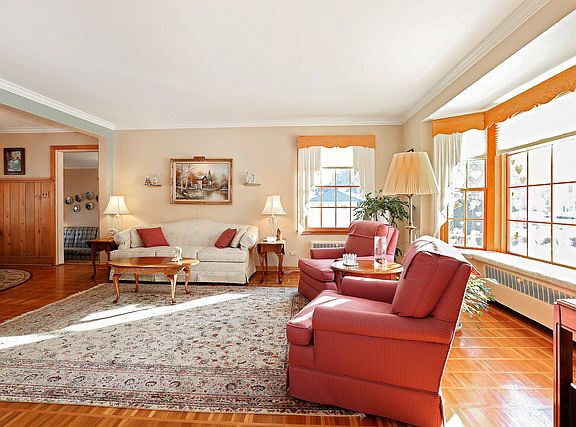 3rd image of 9215 Belleforte Ave