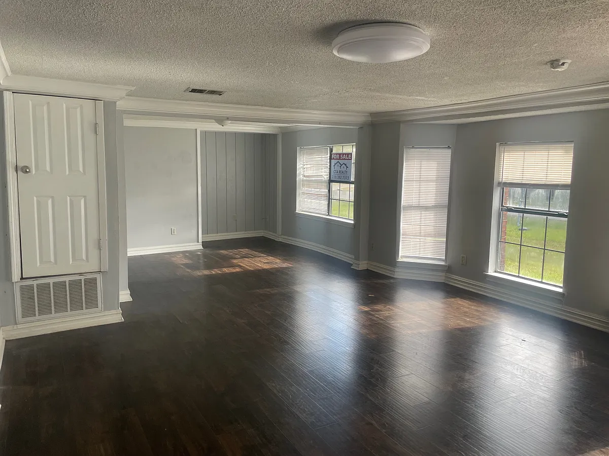 Building Photo - 4831 Community Ave