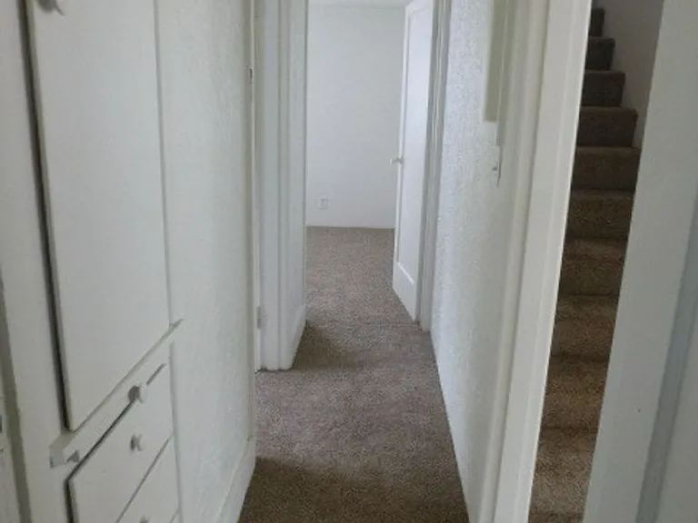 800 Rosemont Ave NW — Photo 9