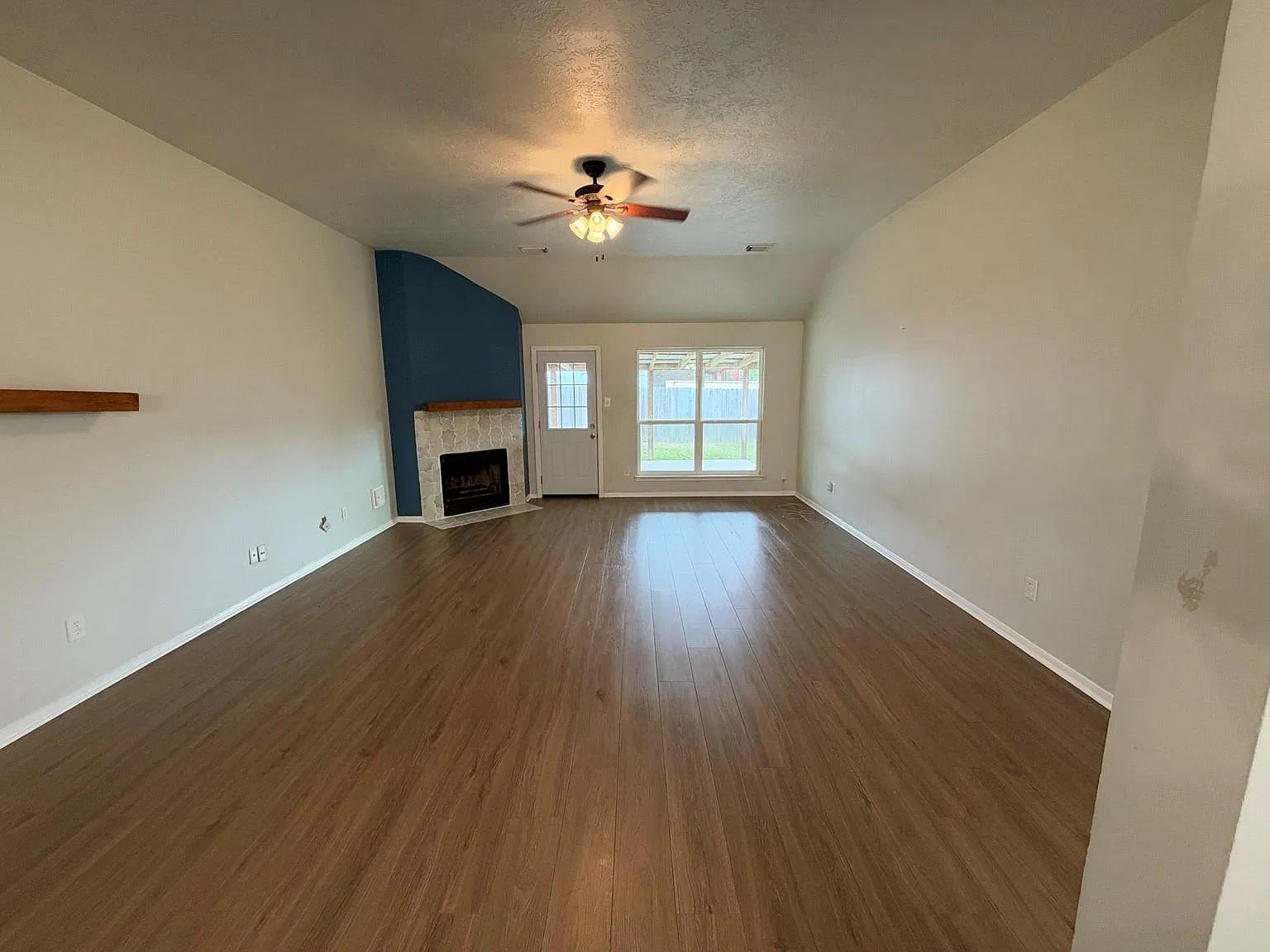 3 bed, 2.0 bath, 1634 sqft, $1,700 — Photo 4