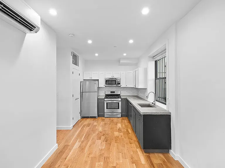 252 S 3rd St #1 — Photo 8
