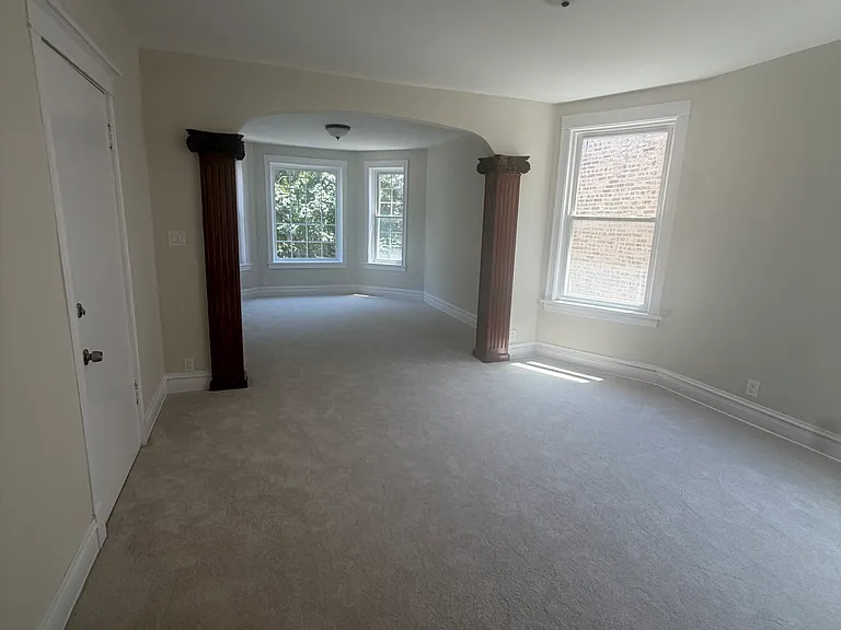2110 N Avers Ave — Photo 11