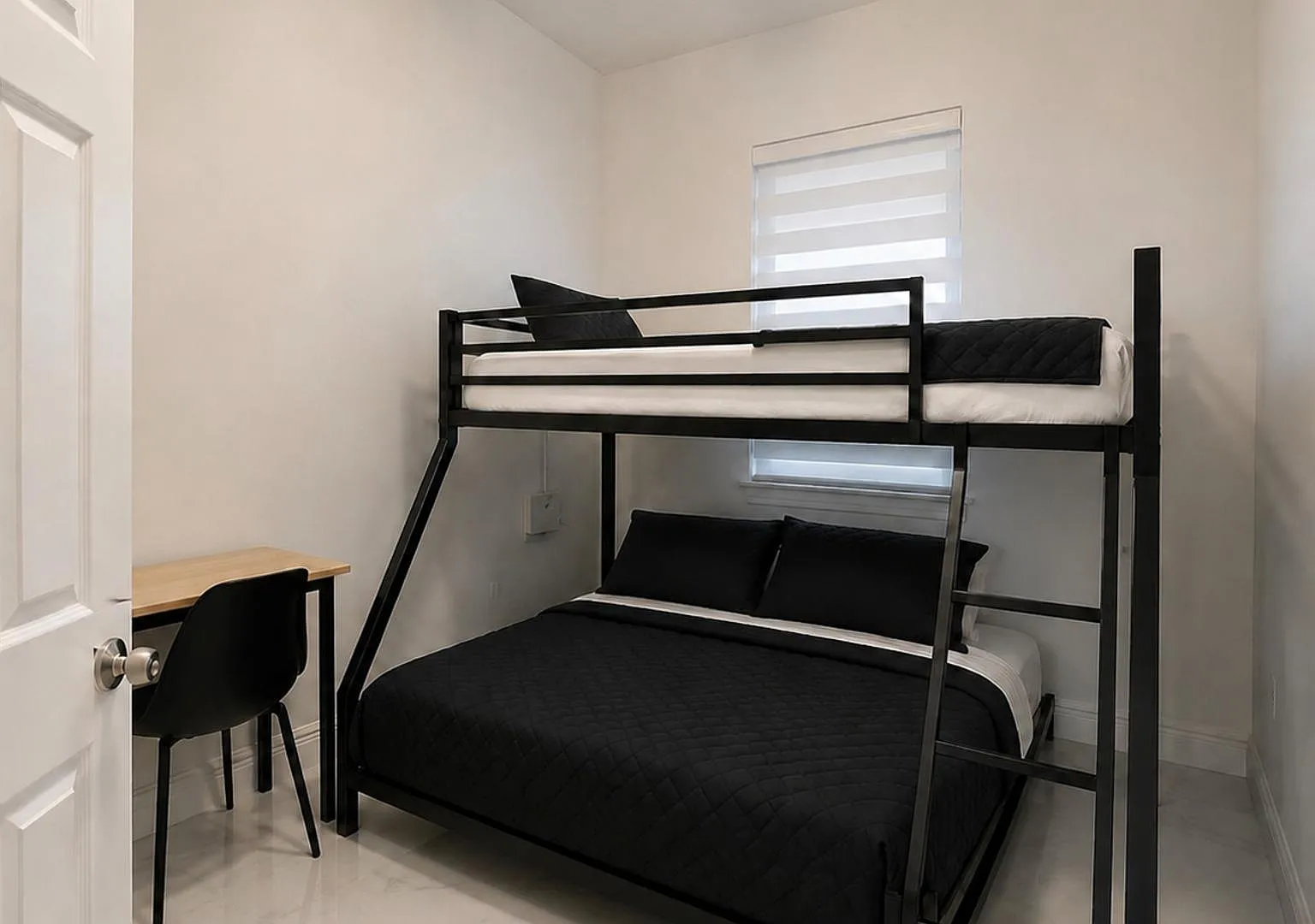 3 bed, 3.0 bath, 1300 sqft, $758 — Photo 1