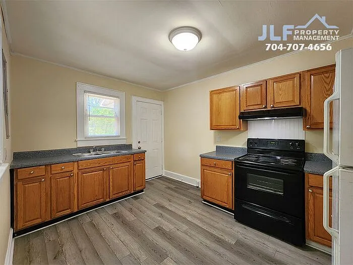 193 Hoover Ave NE — Photo 4