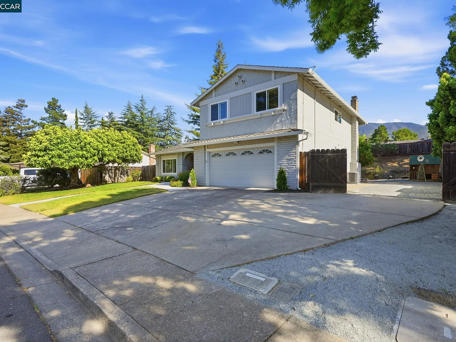 5 bed, 2437 sqft, $5,300 — Photo 4