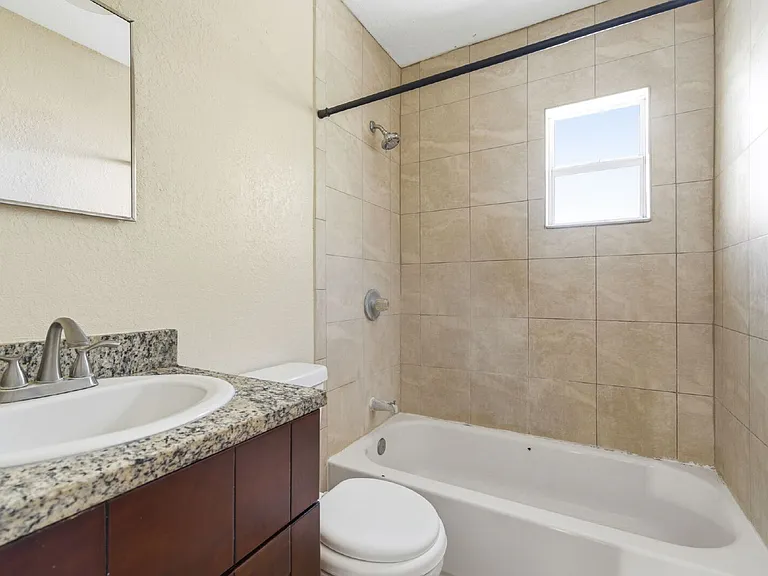 1799 Russell St S #3 — Photo 23