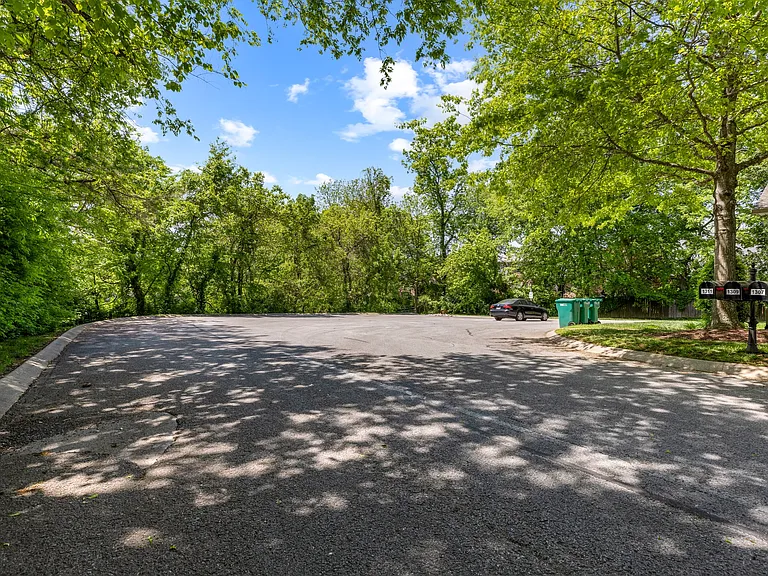 1311 Cashmere Dr — Photo 37
