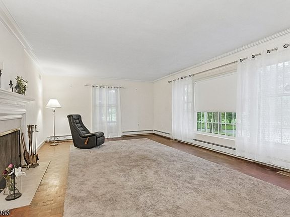 5th image of 41 Laurel Ave